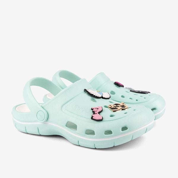 Klapki damskie Coqui. Zielone klapki damskie Coqui, bez wzorów, bez obcasa. Za 133.99 zł.