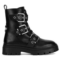 Trapery DeeZee. Czarne trapery damskie DeeZee, bez obcasa. Za 219.99 zł.