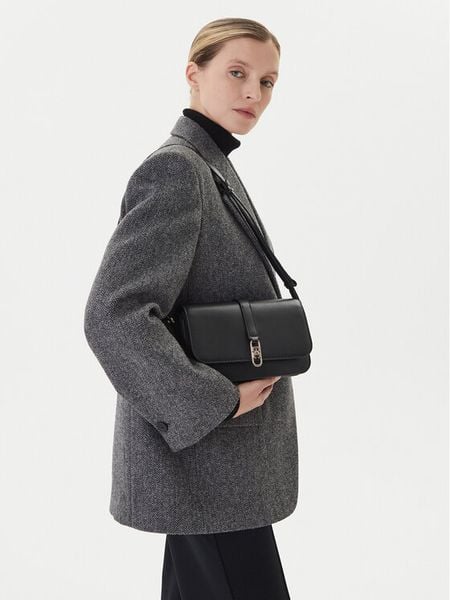 Tommy Hilfiger Torebka Th Libre Flap Crossover AW0AW17723 Czarny. Czarne listonoszki damskie Tommy Hilfiger, bez wzorów, ze skóry, bez dodatków. Za 459.99 zł.