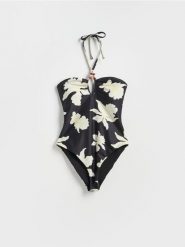 Jednoczęściowy strój plażowy z ochroną UV - czarny. Czarne stroje jednoczęściowe damskie Reserved, l, bez wzorów. Za 129.99 zł.