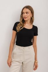 T-SHIRT MARGO CZARNY XS - Flawless. Czarne t-shirty damskie Flawless, xs, bez wzorów, z dresówki, bez kołnierzyka. Za 210.00 zł.