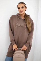 Bluza ocieplana z haftowanym napisem oversize mocca. Bluzy z kapturem damskie KESI, l, z bawełny. Za 238.37 zł.