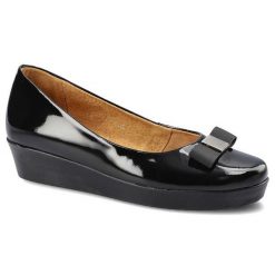 Czarne Półbuty Maciejka Damskie Eleganckie Obuwie. Czarne półbuty damskie Maciejka, bez wzorów, ze skóry, eleganckie, bez obcasa, na koturnie. Za 161.00 zł.