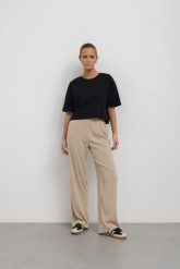SPODNIE SILVIA CUPRO BEŻOWE L - Flawless. Brązowe spodnie materiałowe damskie Flawless, bez wzorów, z jedwabiu, klasyczne. Za 273.00 zł.