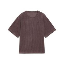 Damska koszulka Essentials Elevated Velour Rib o luźnym kroju PUMA Raisin Purple. Fioletowe bluzki damskie Puma, bez wzorów, bez ramiączek. Za 129.00 zł.