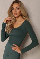 Zielona Dopasowana Bluzka w Prążki o Krótkim Kroju Elowenia. Zielone bluzki damskie Renee, bez wzorów, sportowe, bez kołnierzyka, bez ramiączek. Za 39.99 zł.