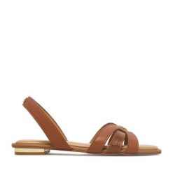 Sandały Beverly Hills Polo Club. Brązowe sandały damskie Beverly Hills Polo Club, bez wzorów, bez obcasa, na płaskiej podeszwie. Za 299.99 zł.