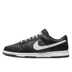 Buty do chodzenia dla dorosłych Nike Dunk Low Black White (2022). Białe torby sportowe damskie Nike, z materiału. Za 1,745.98 zł.