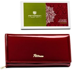 Portfel damski Peterson PTN BC-42106 czerwony. Czerwone portfele damskie Peterson, bez wzorów, ze skóry. Za 106.99 zł.