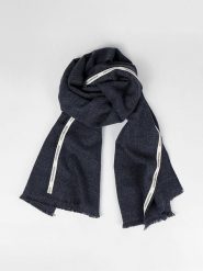 FREDs BRUDER Szal w kolorze antracytowym - 200 x 130 cm rozmiar: onesize. Czarne szaliki i kominy damskie FREDs BRUDER, bez wzorów, z materiału. Za 52.17 zł.