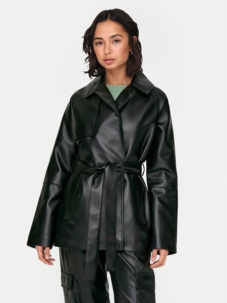 ONLY Kurtka z imitacji skóry ONLSOFIA 15322148 Czarny Short Fit. Czarne kurtki damskie Only, l, bez wzorów, ze skóry, bez kaptura. Za 159.99 zł.