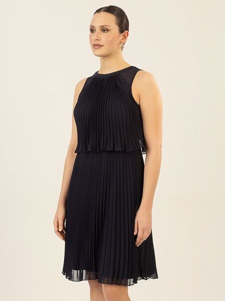 APART Sukienka w kolorze granatowym rozmiar: 46. Niebieskie sukienki damskie Apart, bez wzorów, bez kołnierzyka, bez ramiączek, mini. Za 200.60 zł.