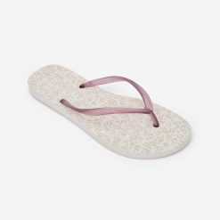 Japonki damskie Decathlon 500 Animal. Białe klapki damskie Decathlon, bez wzorów, bez obcasa. Za 39.99 zł.