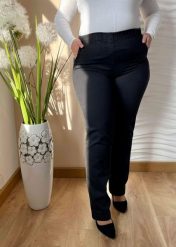 Czarne jeansowe spodnie Jovita z prostą nogawką PLUS SIZE XXL. Czarne spodnie materiałowe damskie Nasi partnerzy, bez wzorów, z bawełny, biznesowe, plus size. Za 199.90 zł.