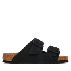 Klapki Birkenstock. Czarne klapki damskie Birkenstock, bez wzorów, bez obcasa. Za 629.99 zł.