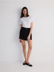 T-shirt regular - biały. Białe t-shirty damskie Reserved, l, bez wzorów, z bawełny, bez kołnierzyka. Za 29.99 zł.