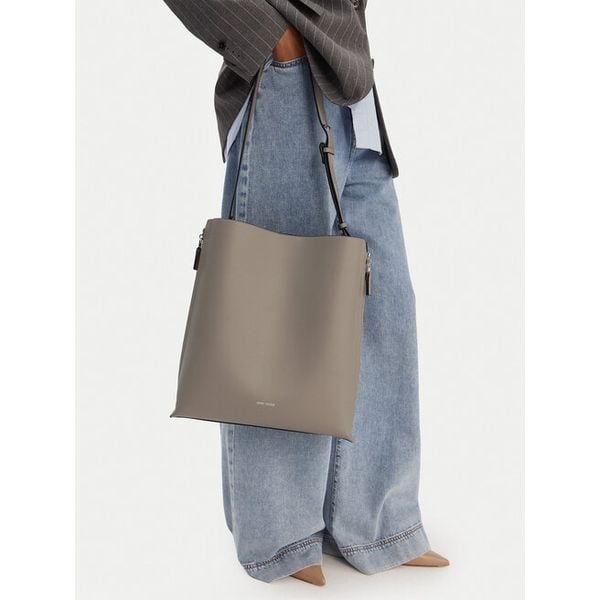 Torebka GINO ROSSI. Szare torebki klasyczne damskie Gino Rossi, bez wzorów, bez dodatków. Za 282.99 zł.