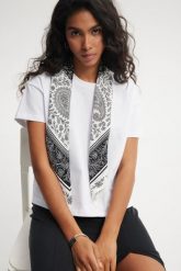 APASZKA ZOE CZARNO- BIAŁA One size - Flawless. Czarne apaszki damskie Flawless, bez wzorów, eleganckie. Za 197.00 zł.