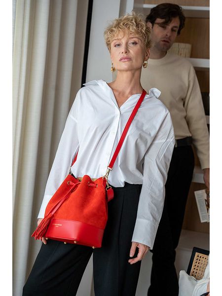 Victor & Hugo Paris Skórzana torebka "Livy" w kolorze czerwonym - 21,5 x 27 x 15 cm rozmiar: onesize. Czerwone torebki klasyczne damskie Victor & Hugo Paris, z aplikacjami, z materiału, bez dodatków. Za 260.99 zł.