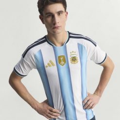 Koszulka podstawowa Argentyna 26 Authentic. Białe t-shirty sportowe męskie Adidas, bez ramiączek, do piłki nożnej, climacool (adidas). Za 649.00 zł.