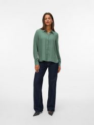 Vero Moda Koszula w kolorze zielonym rozmiar: XS. Zielone koszule damskie Vero Moda, s, bez wzorów, z wiskozy, klasyczne, bez kołnierzyka, bez ramiączek. Za 74.81 zł.