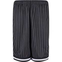 Męskie Szorty Z Siateczki W Paski. Białe szorty męskie Urban Classics, bez wzorów, sportowe. Za 149.99 zł.