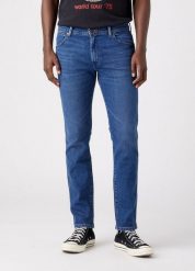WRANGLER MĘSKIE SPODNIE JEANSOWE LARSTON COUNTRY BOY W18S8423M 112321661. Spodnie materiałowe męskie Wrangler, bez wzorów, z jeansu. Za 229.99 zł.