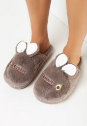 Ciemnobeżowe Pluszowe Kapcie z Królikiem Riui. Brązowe kapcie damskie Born2be, z futra. Za 39.99 zł.