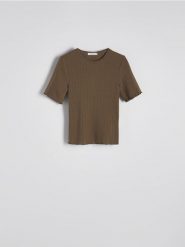 Prążkowany t-shirt z dodatkiem wiskozy - oliwkowy. Zielone t-shirty damskie Reserved, l, bez wzorów, z dzianiny, bez kołnierzyka. W wyprzedaży za 25.99 zł.