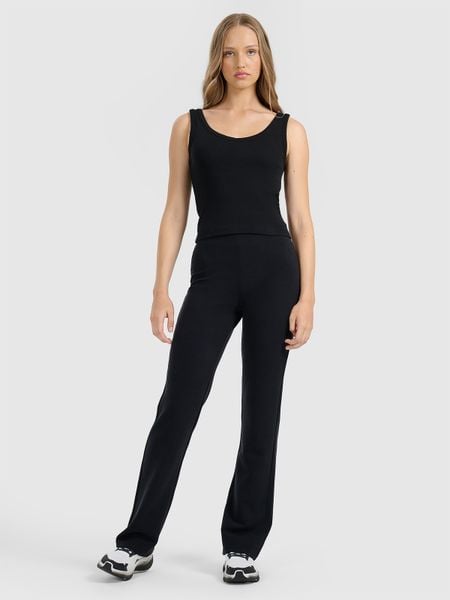 4F Spodnie dresowe z prostymi nogawkami z modalem damskie - czarne S. Czarne spodnie dresowe damskie 4f, s, bez wzorów, z dresówki. Za 159.99 zł.