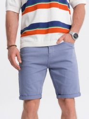 Szorty męskie CHINO - jasnoniebieskie V15. Niebieskie szorty męskie Ombre Clothing, z bawełny, bez kołnierzyka. W wyprzedaży za 39.99 zł.