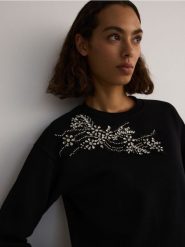 Bawełniana bluza z aplikacją - czarny. Czarne bluzy bez kaptura damskie Reserved, l, z bawełny. W wyprzedaży za 89.99 zł.