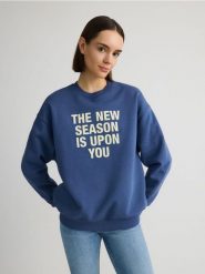 Bluza z nadrukiem - granatowy. Niebieskie bluzy bez kaptura damskie Reserved, l, z bawełny. W wyprzedaży za 59.99 zł.