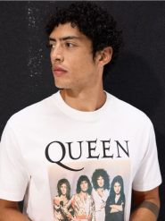T-shirt Queen - złamana biel. T-shirty męskie Reserved, l, bez wzorów, z bawełny, bez kołnierzyka. Za 79.99 zł.