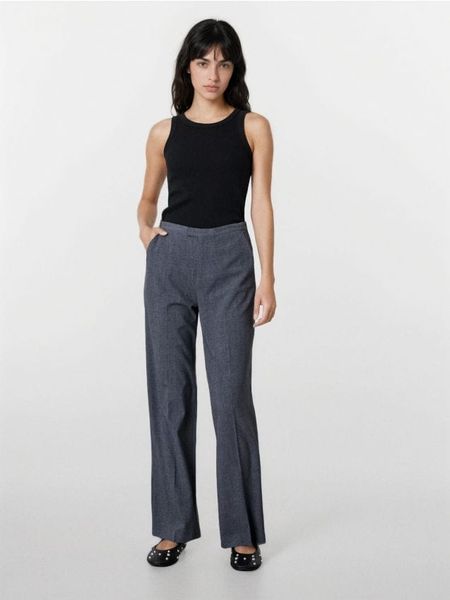 Eleganckie spodnie z kantem - szary. Szare spodnie materiałowe damskie Sinsay, bez wzorów, eleganckie. Za 49.99 zł.