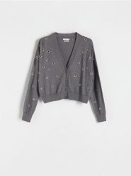 Sweter z metalowymi okuciami - ciemnoszary. Szare swetry klasyczne damskie Reserved, l, z bawełny, bez kołnierzyka. W wyprzedaży za 49.99 zł.