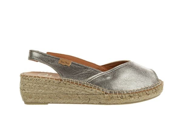 Sandały Toni Pons Bernia-P Acer Steel 204009, Srebrny, Skóra naturalna - 39. Szare sandały damskie Toni Pons, bez wzorów, z bawełny, bez obcasa. W wyprzedaży za 242.10 zł.