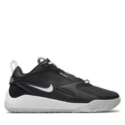 Buty halowe Nike. Czarne buty sportowe na co dzień damskie Nike, bez wzorów. Za 399.99 zł.