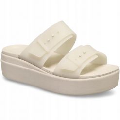 Sandały dla Kobiet Crocs Brooklyn Buckle Frosted Low Wedge. Brązowe sandały damskie Crocs, bez wzorów, z materiału, bez obcasa, na platformie. Za 231.99 zł.