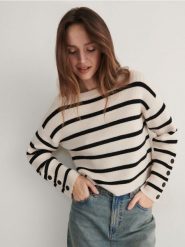 Sweter w paski - wielobarwny. Swetry klasyczne damskie Reserved, l, z dzianiny, bez kołnierzyka. W wyprzedaży za 45.99 zł.