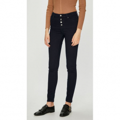 Armani Exchange - Jeansy. Niebieskie jeansy damskie Armani Exchange. W wyprzedaży za 379.90 zł.