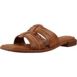 Sandały CLARKS ARIANY MULE Brązowy. Brązowe obuwie trekkingowe damskie Clarks. Za 215.99 zł.