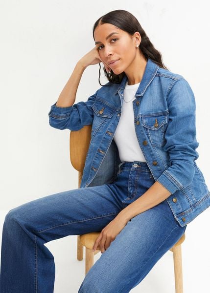 Kurtka jeansowa ze stretchem, basic. Niebieskie kurtki damskie bonprix, bez wzorów, z jeansu, bez kaptura. Za 154.99 zł.
