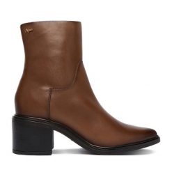 Botki MEXX. Brązowe botki damskie Mexx, bez obcasa, na słupku, bez zapięcia. Za 279.99 zł.