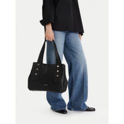 Torebka Lasocki. Czarne torebki klasyczne damskie Lasocki, bez wzorów, bez dodatków. Za 209.99 zł.