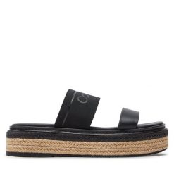 Klapki Calvin Klein. Czarne klapki damskie CALVIN KLEIN, bez wzorów, bez obcasa. Za 329.99 zł.