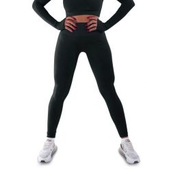Techniczne legginsy z efektem push-up i idealną sylwetką. Czarne legginsy sportowe damskie R-EVENGE, m, bez wzorów, z elastanu, na fitness i siłownię. Za 195.88 zł.