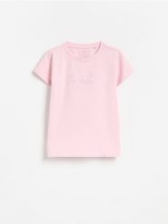 T-shirt z haftowanym napisem - różowy. Czerwone koszulki dziewczęce Reserved, bez wzorów, z bawełny, bez ramiączek. Za 19.99 zł.