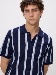 Rozpinany sweter z kołnierzem - granatowy. Niebieskie kardigany męskie Reserved, l, bez wzorów, z bawełny, bez kołnierzyka. Za 139.99 zł.