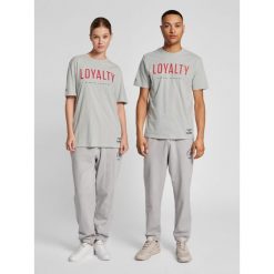 Koszulka Hummel Legacy Loyalty. Szare bluzki damskie HUMMEL, bez kołnierzyka, bez ramiączek. Za 129.50 zł.